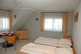 Zweibettzimmer im Gästehaus Stapf, Ihrer Pension in Wiesbaden